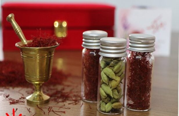کار درمنزل بسته‌بندی ادویه‌جات