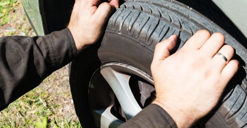 عمر مفید لاستیک خودرو چقدر است و از کجا بفهمیم باید تعویضش کنیم؟