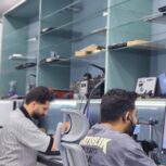 کارمند آشنا به سخت افزار و نرم افزار کامپیوتر