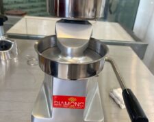 تجهیزات فروشگاه و کارگاه قطعه‌بندی مرغ و بوقلمون