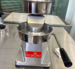 تجهیزات فروشگاه و کارگاه قطعه‌بندی مرغ و بوقلمون