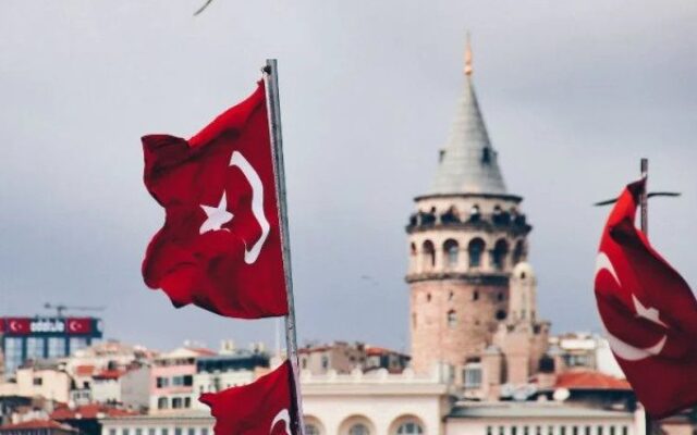 مهاجرت و شروع زندگی در ترکیه؛ از استانبول تا ازمیر