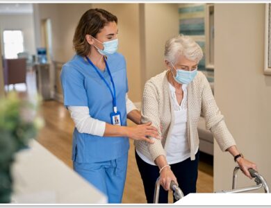 پرستار سالمند در منزل چیست؟ هزینه، وظایف و مزایا (راهنمای کامل) ❤️