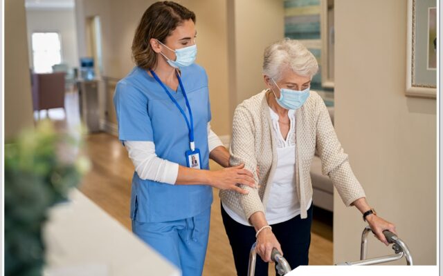 پرستار سالمند در منزل چیست؟ هزینه، وظایف و مزایا (راهنمای کامل) ❤️