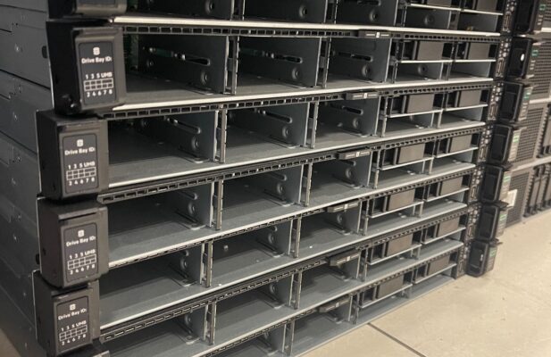 سرور اچ پی استوک DL 360 G10/8SFF
