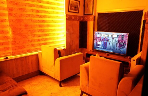 گیم سنتر جی پلات؛ اتاق مجزای PS5 و تعمیرات فوری در پاکدشت